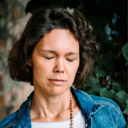 Isabel-eyesclosed